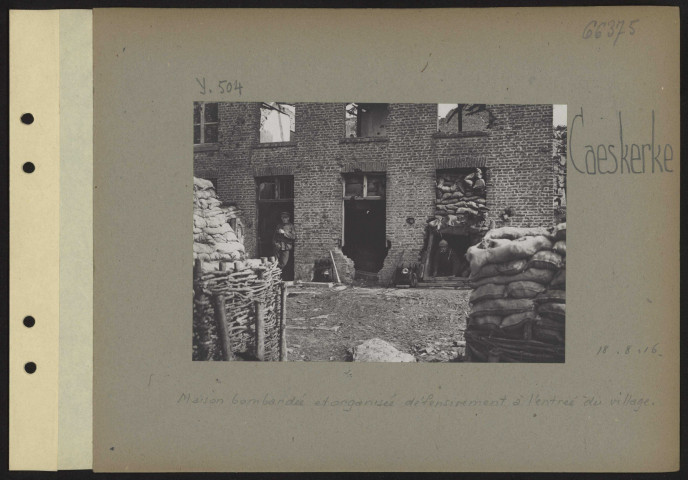 Caeskerke. Maison bombardée et organisée défensivement à l'entrée du village