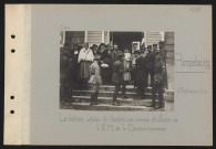 Ricquebourg. Le château : artistes du théâtre aux armées et officiers de l'EM de la division marocaine