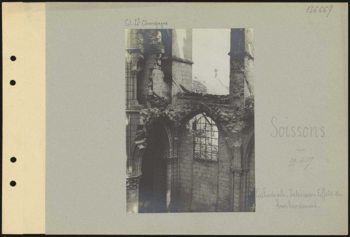 Soissons. Cathédrale. Intérieur. Effets du bombardement