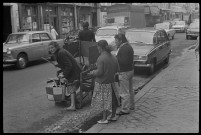 Scènes de rue à Paris. Discours de Valéry Giscard d'Estaing