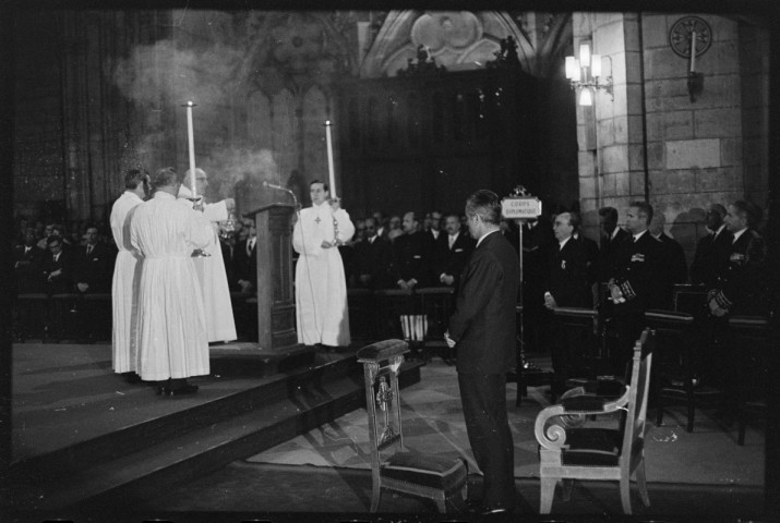 Commémoration du 25e anniversaire de la Libération de Paris : messe à Notre Dame et inauguration de la statue du général Leclerc à la Porte d'Orléans