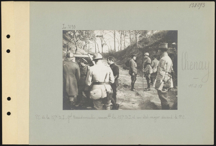 Chenay. PC de la 157e DI. Général Beaudemoulin commandant la 157e DI et son état-major devant le PC