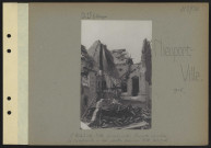 Nieuport-Ville. L'hôtel de ville bombardé. Façade arrière. Le campanile a été abattu par un 420 le 3.7.15