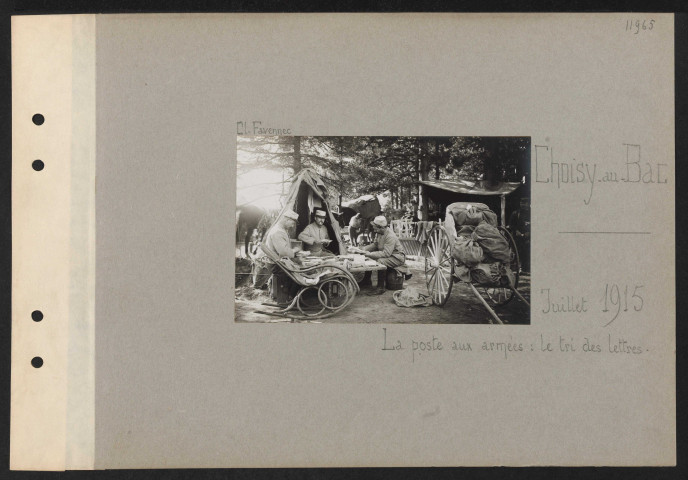 Choisy-au-Bac. La poste aux armées : le tri des lettres