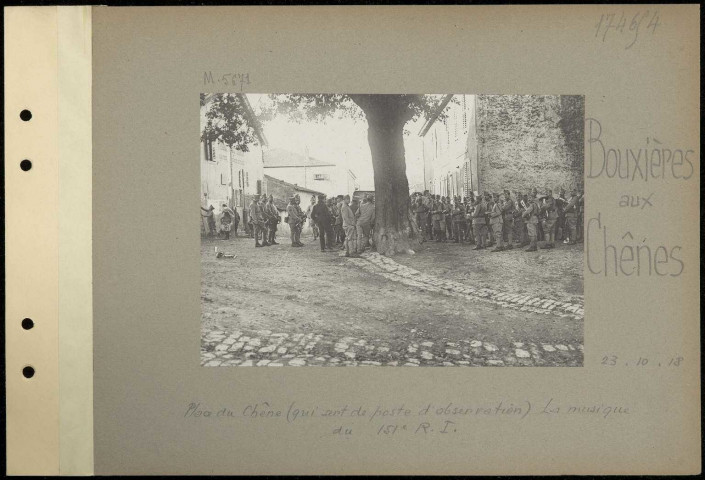 Bouxières-aux-Chênes. Place du Chêne (qui sert de poste d'observation). La musique du 151e régiment d'infanterie