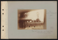 Le Plessier (près). Pièce de 75 sous abri ; au deuxième plan, poste d'observation dans un arbre