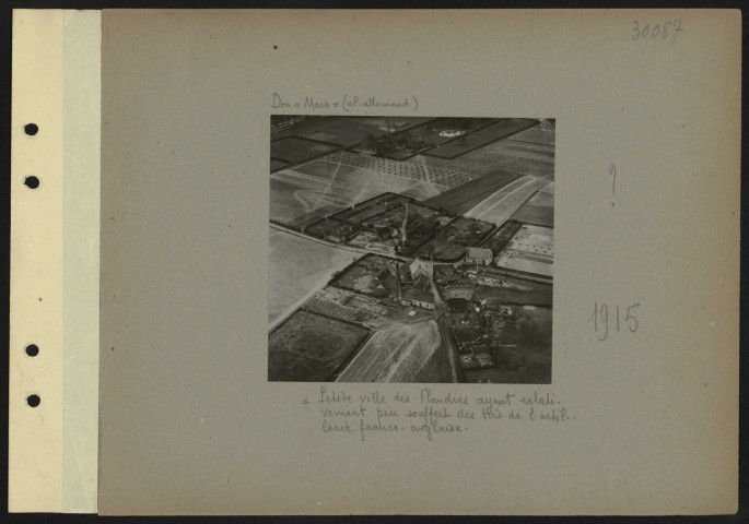 S.l. "Petite ville des Flandres ayant relativement peu souffert des tirs de l'artillerie franco-anglaise"