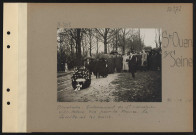 Saint-Ouen-sur-Seine. Cimetière. Enterrement du lieutenant norvégien Villi Peters, tué pour la France. La famille et les amis