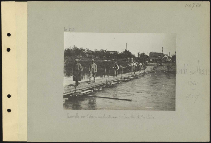Condé-sur-Aisne (près). Passerelle sur Aisne construite avec des tonnelets et des claies