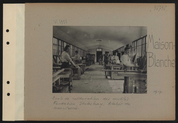 Maison-Blanche. École de rééducation des mutilés. Fondation Stotes bury. Atelier de menuiserie