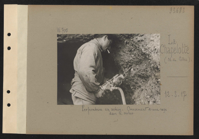 La Chapelotte (nord de Celles). Perforatrice en action. Creusement d'une sape dans le rocher