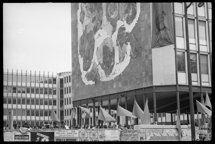 Défilé de la Ligue communiste : fête à Jussieu