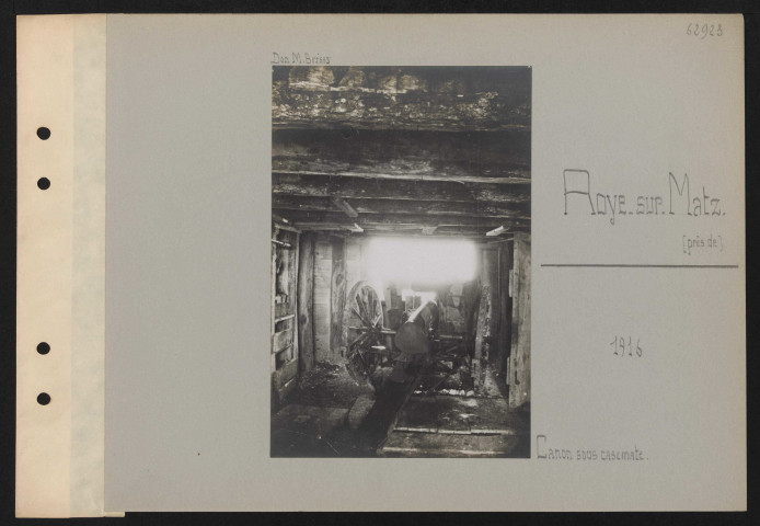 Roye-sur-Matz (près de). Canon sous casemate