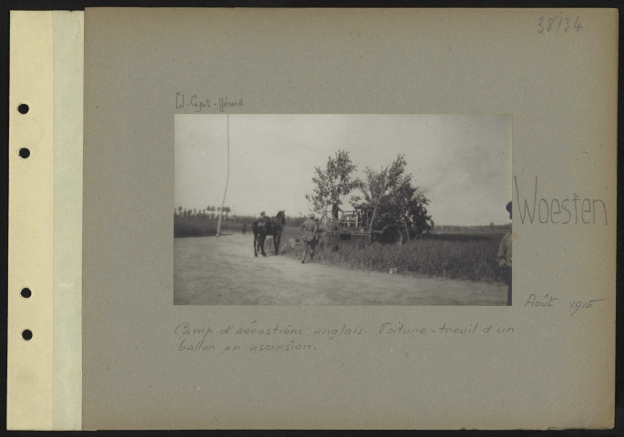 Woesten. Camp d'aérostiers anglais. Voiture-treuil d'un ballon en ascension