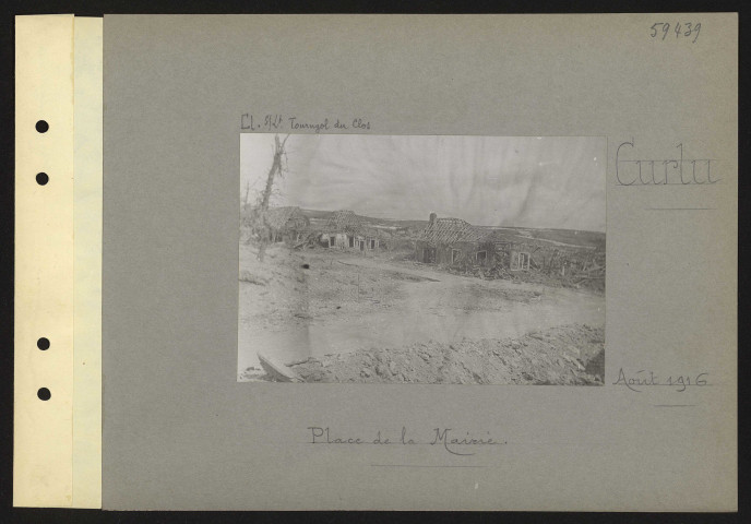 Curlu. Place de la Mairie