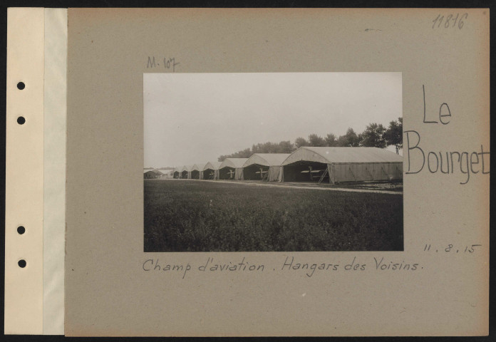 Le Bourget. Champ d'aviation. Hangars des Voisins