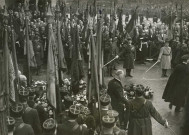 11 novembre 1934. Sous-Titre : A l'Arc de Triomphe, Monsieur Lebrun se recueille pendant la minute de silence.
