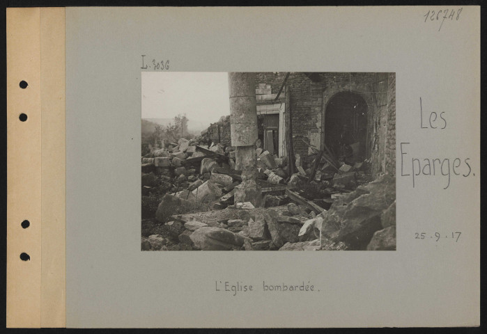 Les Éparges. L'église bombardée