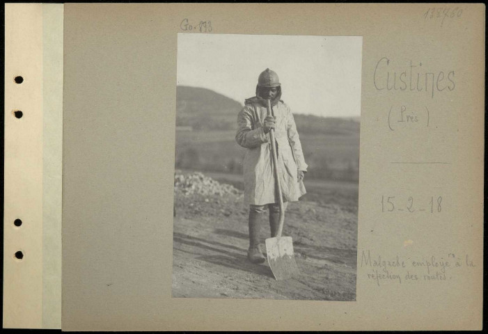 Custines (près). Malgache employé à la réfection des routes