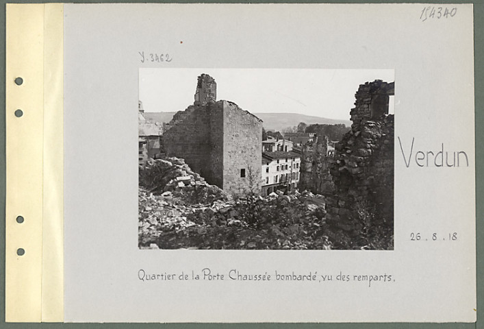 Verdun. Quartier de la porte Chaussée bombardé, vu des remparts