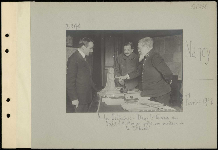 Nancy. À la préfecture. Dans le bureau du préfet : monsieur Mirman, préfet, son secrétaire et le Docteur Laad