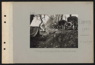 Esquennoy (près). Campement d'automobilistes au bord de la route