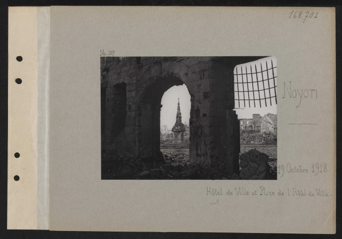 Noyon. Hôtel de ville