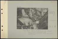 Nancy. Rue Bénit. Maison bombardée par avion allemand dans la nuit du 26 au 27.2.18. Déblaiement des décombres. Des tués sont enfouis dans la cave