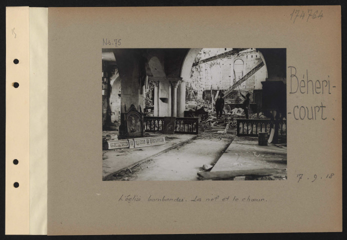 Béhéricourt. L'église bombardée. La nef et le chœur