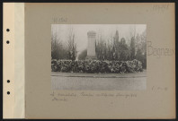 Bagneux. Le cimetière. Tombes militaires françaises fleuries