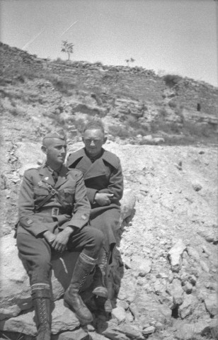 Gabriel Ersler (devant en uniforme) et Henryk Sternhell