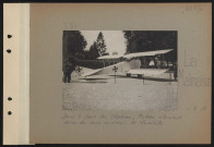 La Malmaison. Dans le parc du château, Fokker allemand descendu aux environs de Lunéville