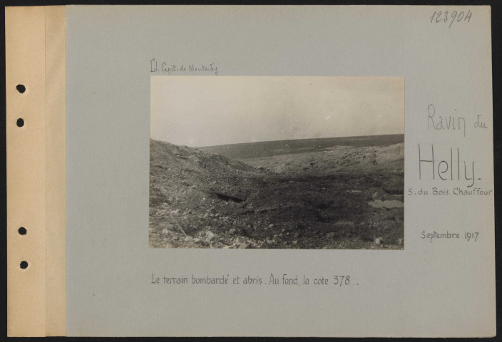 Ravin du Helly (sud du Bois Chauffour). Le terrain bombardé et abris. Au fond, la cote 378
