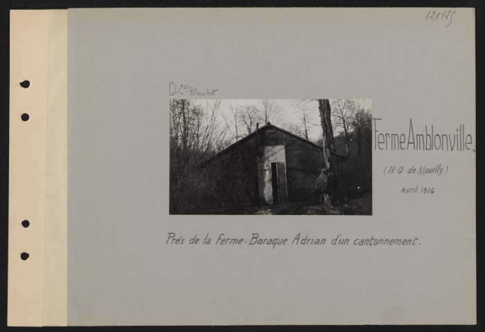 Ferme Amblonville (nord-ouest de Mouilly). Près de la ferme. Baraque Adrian d'un cantonnement