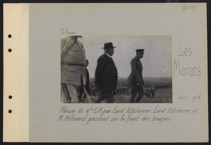 Les Marats. Revue du 6e CA par Lord Kitchener. Lord Kitchener et M. Millerand passent sur le front des troupes