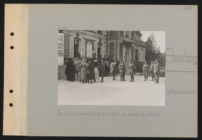 Ricquebourg. Au château : représentation du théâtre aux armées : les artistes