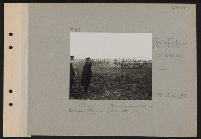 Belle-Fontaine (sud-est de Caisnes). Remise de décorations par le président Poincaré : défilé du 413e régiment d'infanterie
