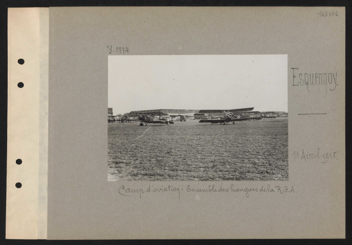 Esquennoy. Camp d'aviation. Ensemble des hangars de la RGA