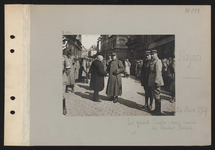 Noyon. Le général Nivelle ; avant l'arrivée du président Poincaré