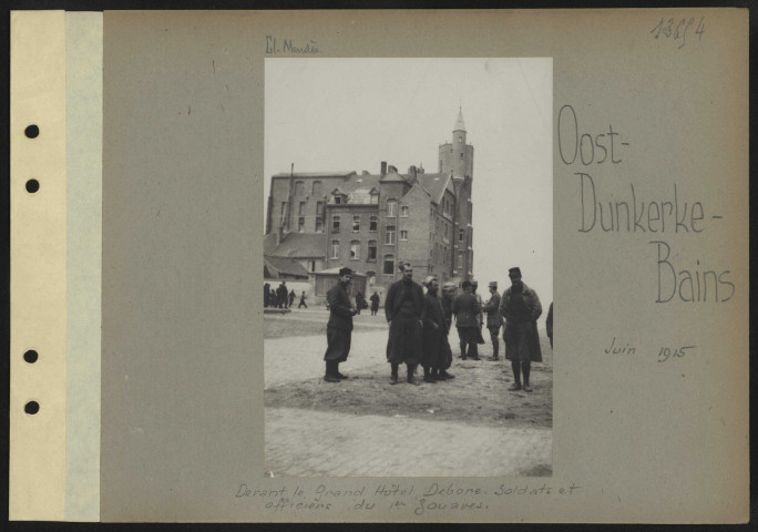 Oost-Dunkerke-Bains. Devant le Grand Hôtel Debore. Soldats et officiers du premier zouaves