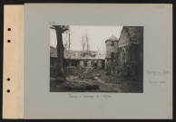 Canny-sur-Matz. Ferme et transept de l'église