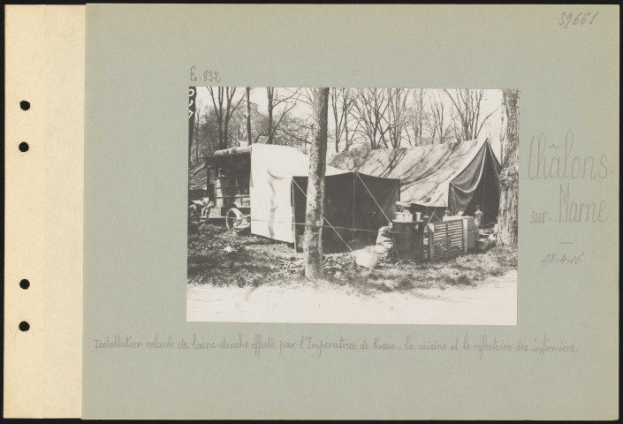 Châlons-sur-Marne. Installation volante de bains-douche offerte par l'impératrice de Russie : la cuisine et le réfectoire des infirmiers