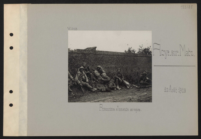 Roye-sur-Matz. Prisonniers allemands au repos