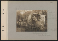 Ravin de Bitry (lieu dit Libertrud). Ravitaillement en deuxième ligne : distribution de viande