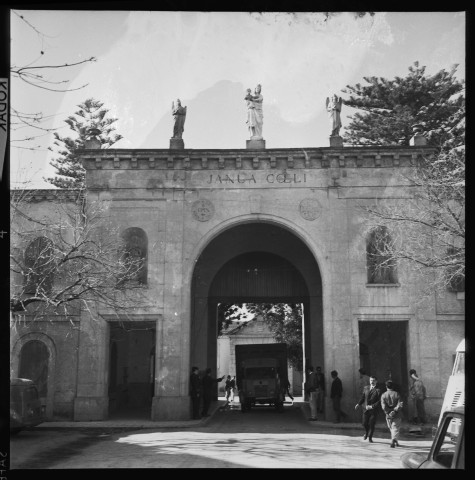 Reportage sur le domaine de la Trappe, propriété nationalisée de la famille Borgeaud à Staouëli, près d'Alger (suite). 2
