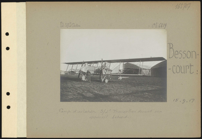 Bessoncourt. Camp d'aviation. Sous-lieutenant Thouzellier devant son appareil Letord