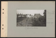 Tracy-le-Val. L'église et ses abords