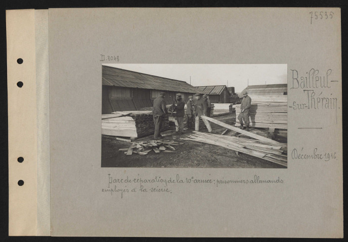 Bailleul-sur-Thérain. Parc de réparation de la 10e armée : prisonniers allemands employés à la scierie