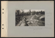 Croutoy (près). Préparation d'un emplacement de batterie pour pièce d'ALGP