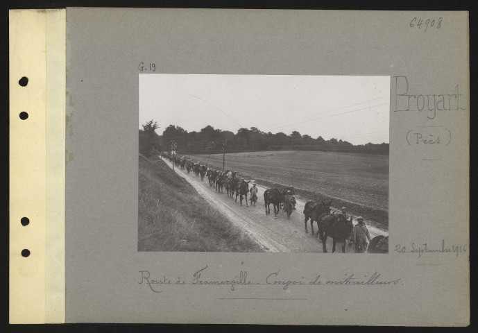 Proyart (près). Route de Framerville. Convoi de mitrailleurs